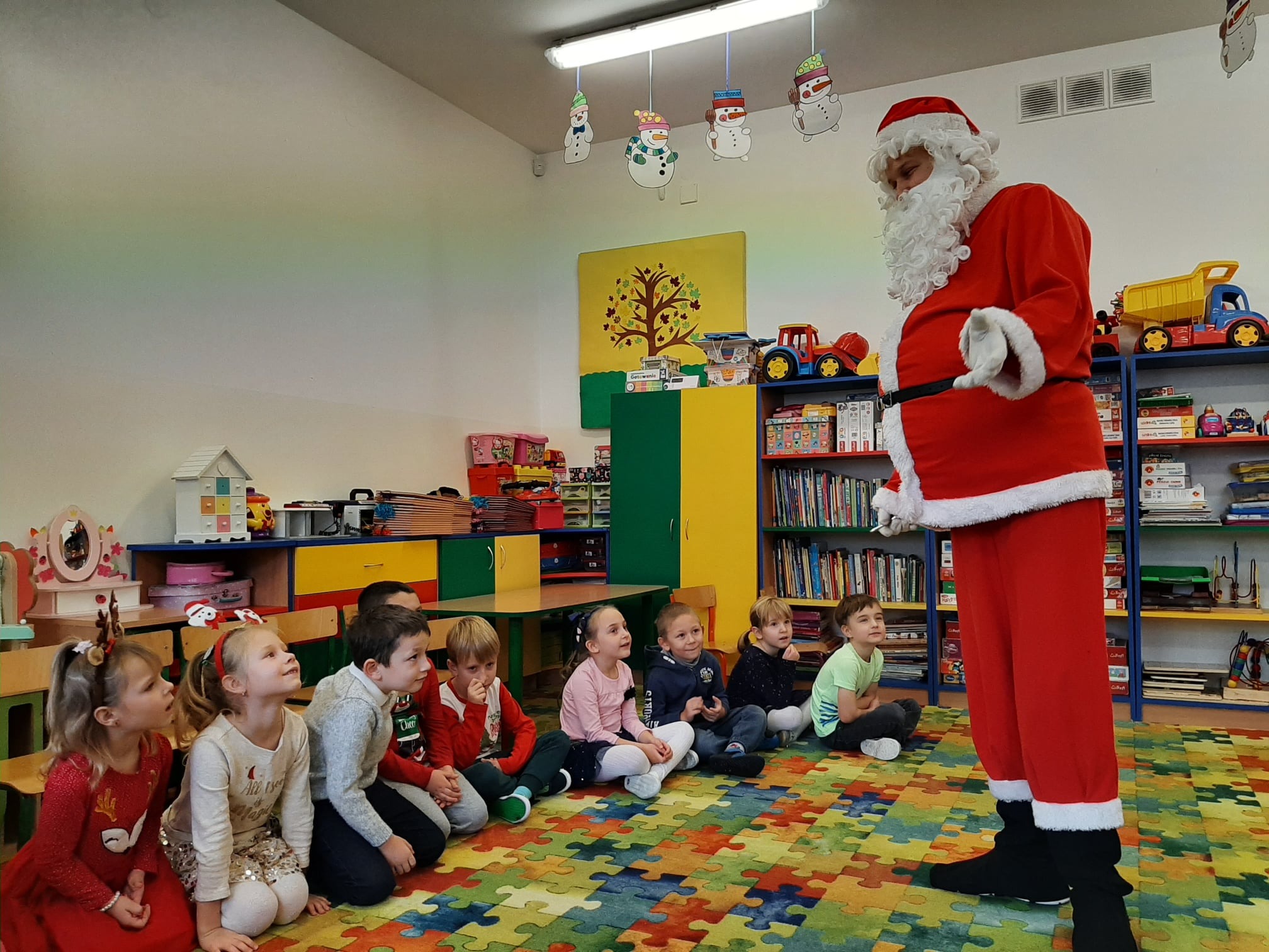Tu czekają z niecierpliwością na prezenty