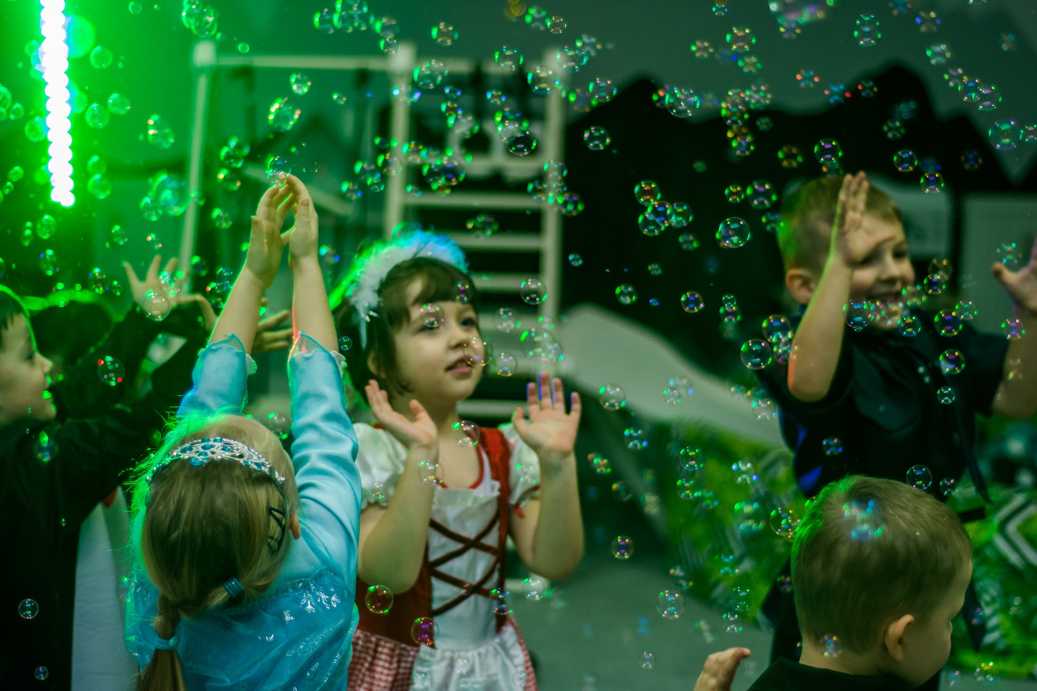 Bańki mydlane dodają uroku każdej zabawie!