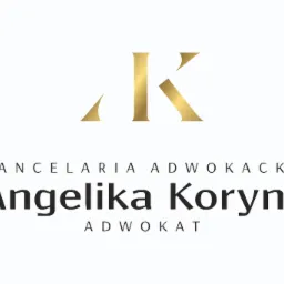 Złote logo Kancelarii Adwokackiej Angelika Korynt, przedstawiające inicjały AK w nowoczesnym stylu na białym tle.
