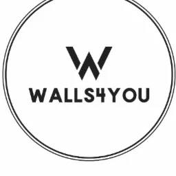 Logo firmy Walls4You w czarno-białej kolorystyce, umieszczone w podwójnym okręgu.