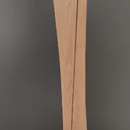 Dwie drewniane, zakrzywione listwy przypodłogowe z jasnego drewna dębowego, ustawione pionowo na szarej podłodze, na tle ciemnoszarej ściany. Widoczne logo firmy meblarskiej w prawym dolnym rogu.