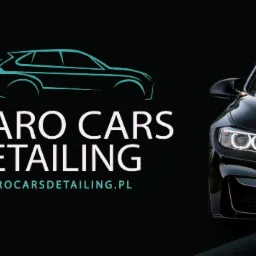 Częściowy widok czarnego samochodu BMW z logo BMARO CARS DETAILING i sylwetką SUV-a w tle.