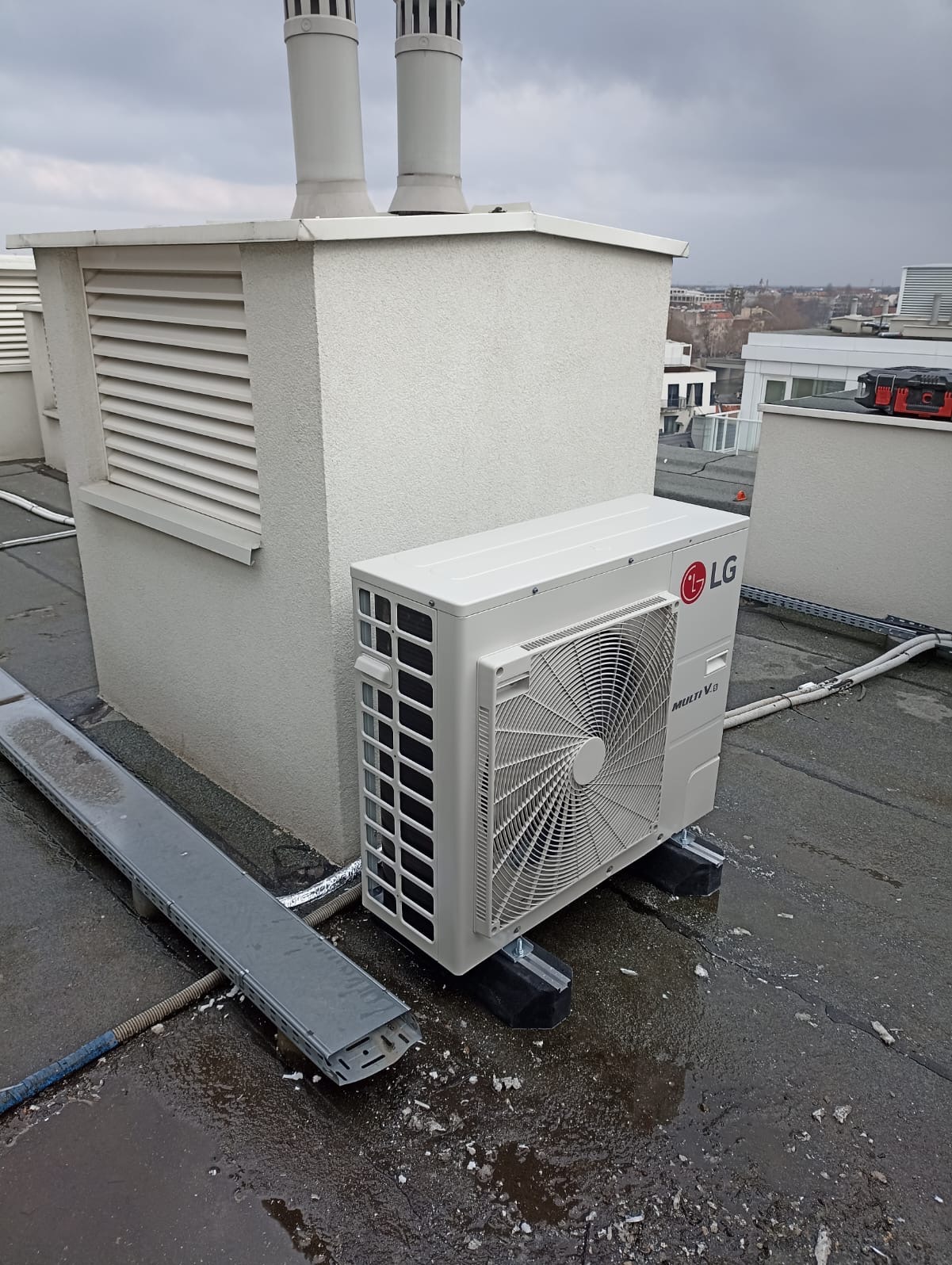 Montaż układu VRF LG, jednostka zewnętrzna