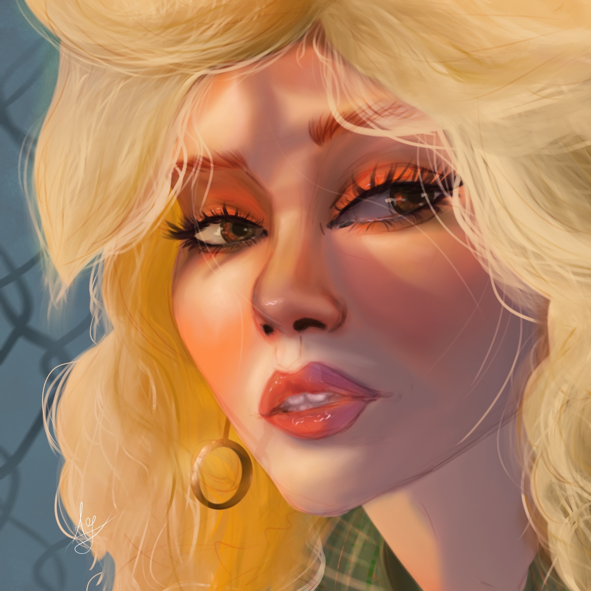 Cyfrowy portret kobiety z blond włosami, mocnym makijażem oczu i ust, oświetlony ciepłym światłem, z widoczną fakturą pędzla i elementami graficznymi w tle.
