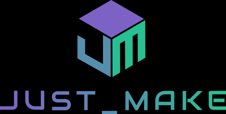 Abstrakcyjne logo 'JUST_MAKE' z geometrycznym symbolem sześcianu w odcieniach fioletu i turkusu na czarnym tle, prezentujące nowoczesny design.