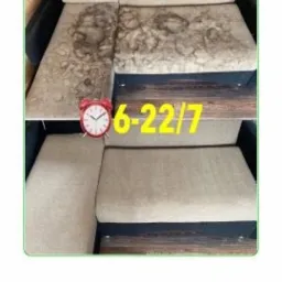 Zdjęcie kanapy narożnej z widoczną różnicą przed i po czyszczeniu tapicerki, z zaznaczoną godziną pracy firmy.