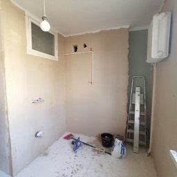 KAMBUD Kamil Laskowski - usuniecie starego tynku, wyrównanie ścian