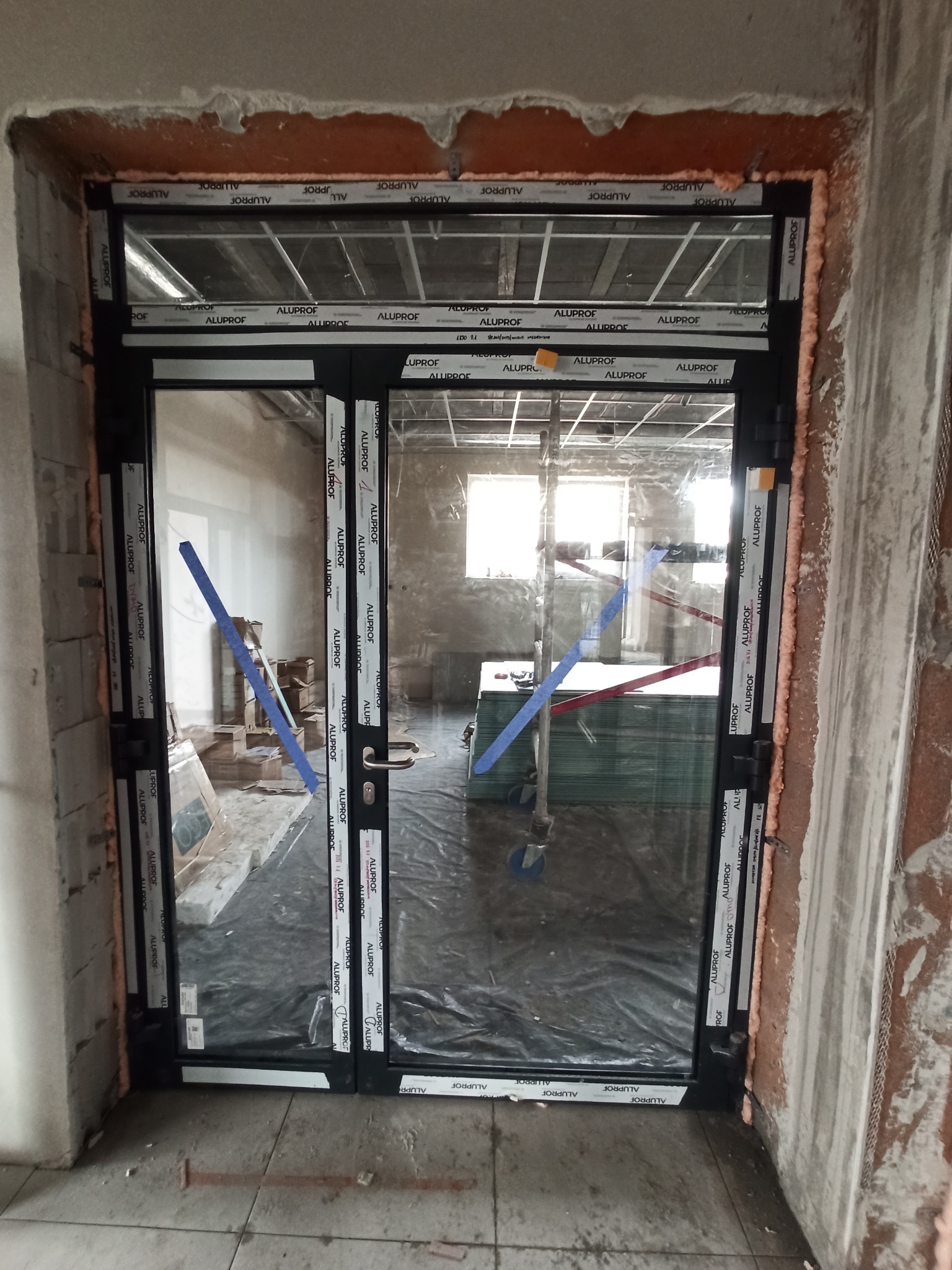 montaż drzwi aluminiowych