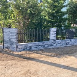 Gotowe ogrodzenie z bloczków firmy Joniec