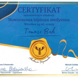 oSwój Umysł - Skan certyfikatu uczestnictwa w szkoleniu 'Nowoczesna hipnoza medyczna', Wrocław 24-26.11.2023, z podpisami Anny Uchniewskiej (Akademia Hipnomedic - organizator) i Michała Cieślakowskiego (Barwy...