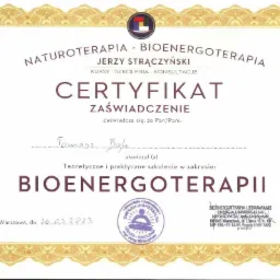 Skan certyfikatu ukończenia szkolenia teoretycznego i praktycznego w zakresie bioenergoterapii, wystawiony przez Jerzego Strączyńskiego z Warszawy, z datą 26.03.2023, imienny dla Tomasza Bąka,...