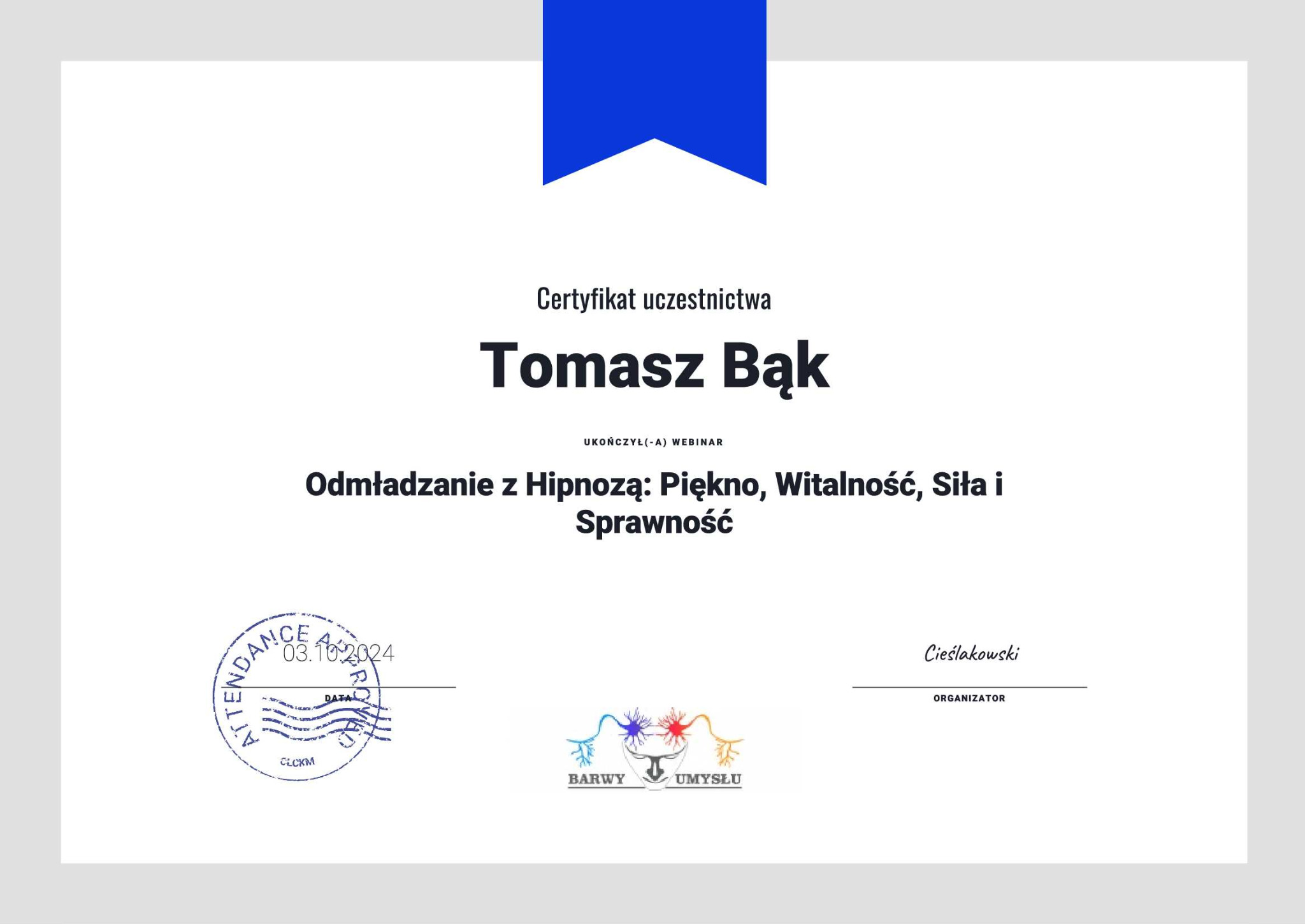 Certyfikat uczestnictwa w webinarze 'Odmładzanie z Hipnozą: Piękno, Witalność, Siła i Sprawność' dla Tomasza Bąka, z pieczęcią 'Attendance' i logo 'Barwy Umysłu'.