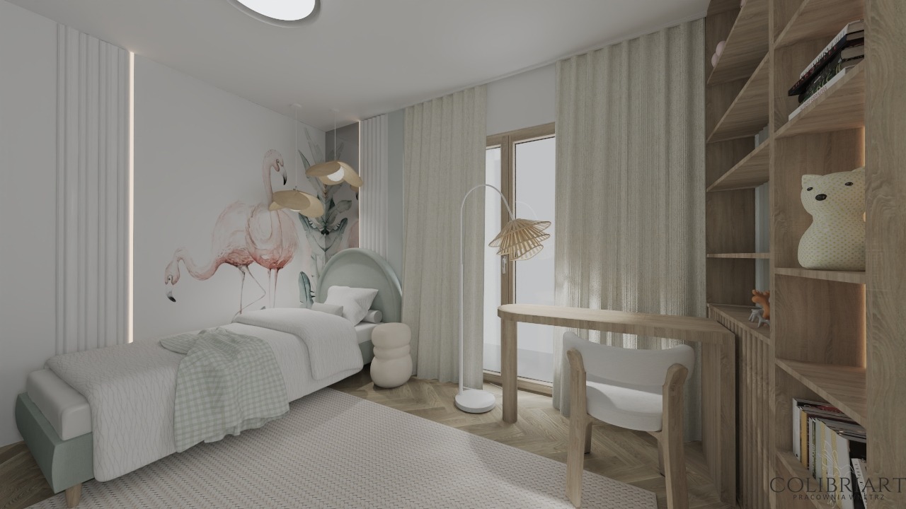 Pokój dziecięcy z łóżkiem, biurkiem i regałem. Na ścianie dekoracja z motywem flamingów. Pastelowa kolorystyka, naturalne materiały, minimalistyczny styl.