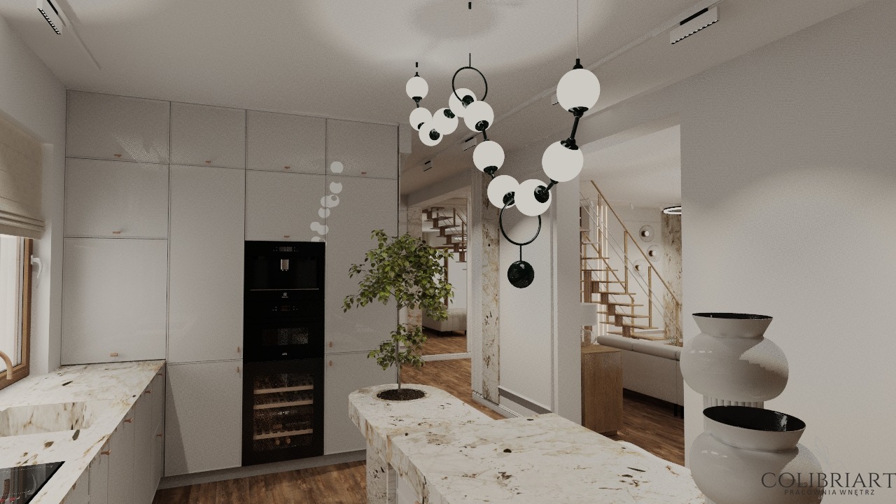 Elegancka kuchnia z marmurowym blatem, nowoczesnym oświetleniem i wbudowanym sprzętem AGD. Widok na schody i salon w tle. Minimalistyczny design z rośliną doniczkową.