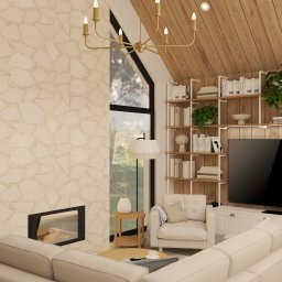 Magda Ciurkot Architektura Wnętrz - Jasne wnętrze salonu z kominkiem obłożonym kamieniem, drewnianym sufitem i regałami. Widok na zewnątrz przez duże okno. Nowoczesny żyrandol i beżowa sofa.