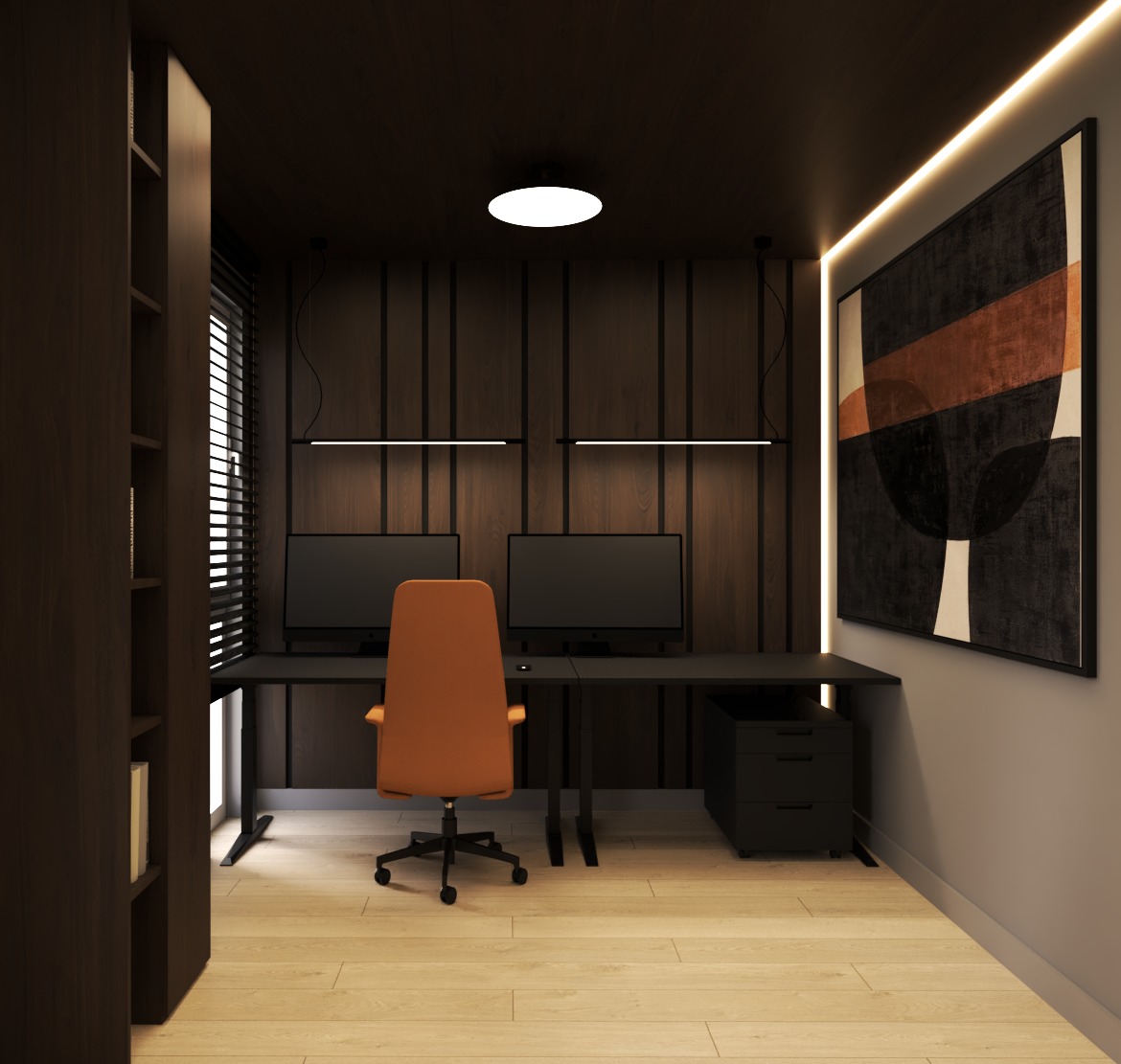 Nowoczesne biuro domowe z dwoma monitorami, minimalistycznym biurkiem i pomarańczowym krzesłem na tle ściany z drewnianymi panelami i abstrakcyjnym obrazem.