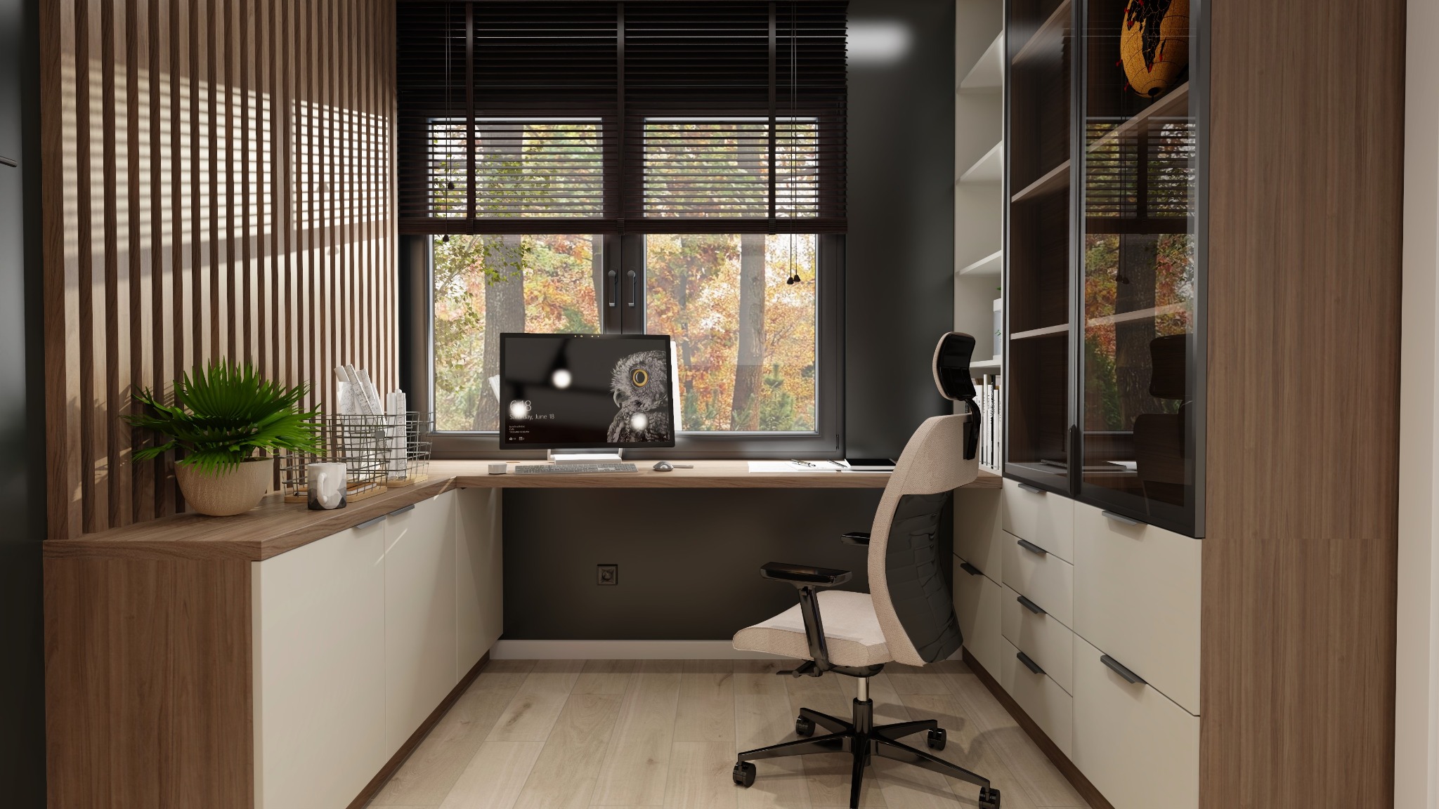Nowoczesne biuro domowe z drewnianymi panelami, biurkiem pod oknem z widokiem na jesienny las, ergonomicznym krzesłem i regałem z przeszklonymi drzwiami.