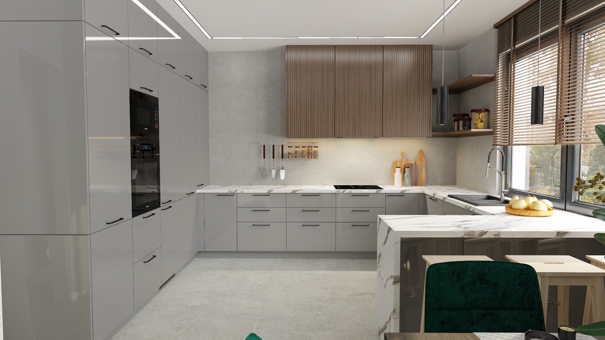 Nowoczesna kuchnia z szarymi szafkami, marmurowym blatem i drewnianymi akcentami, oświetlona listwami LED i lampami wiszącymi przy oknie z żaluzjami.