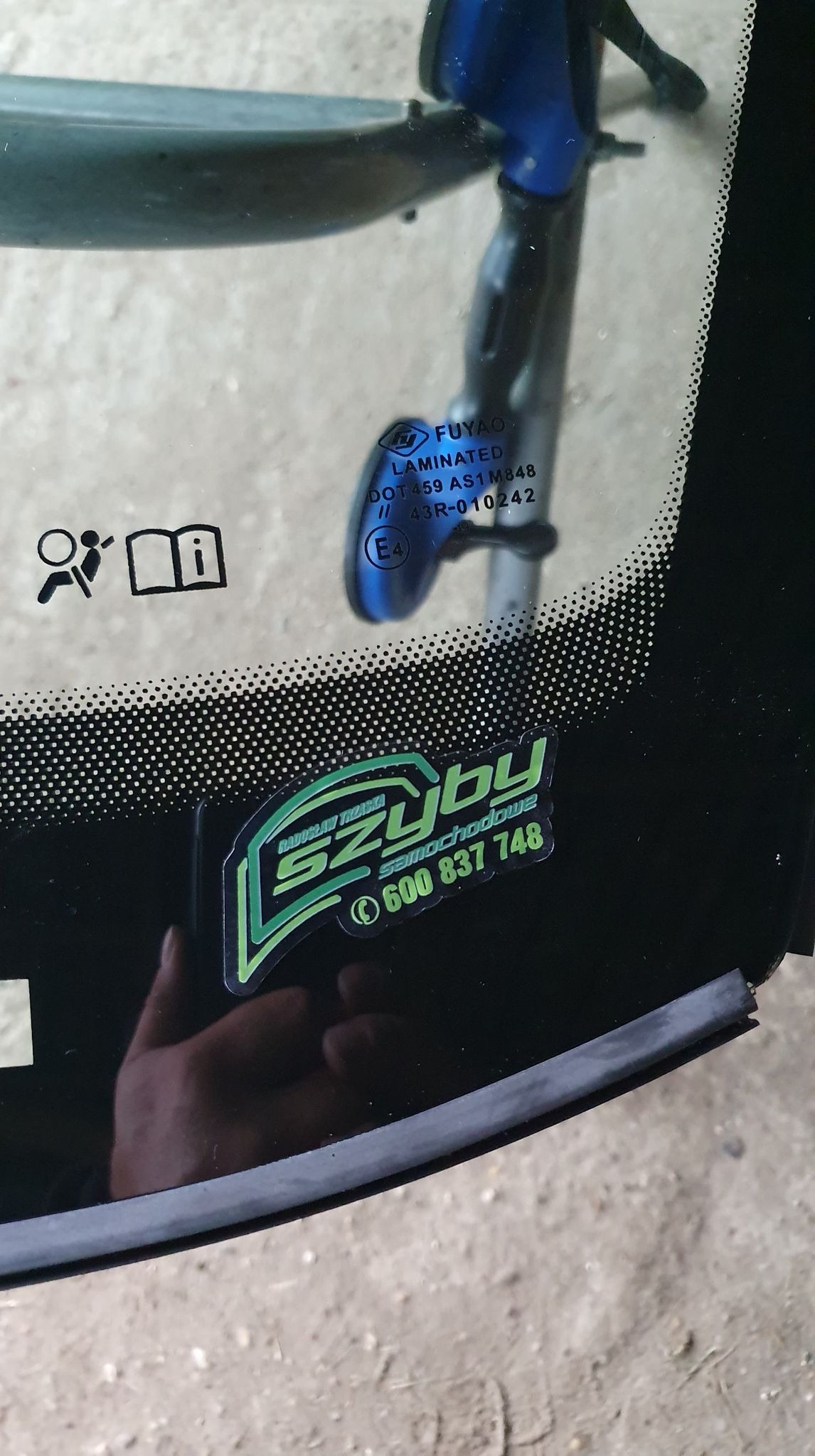 Naklejki przezroczyste