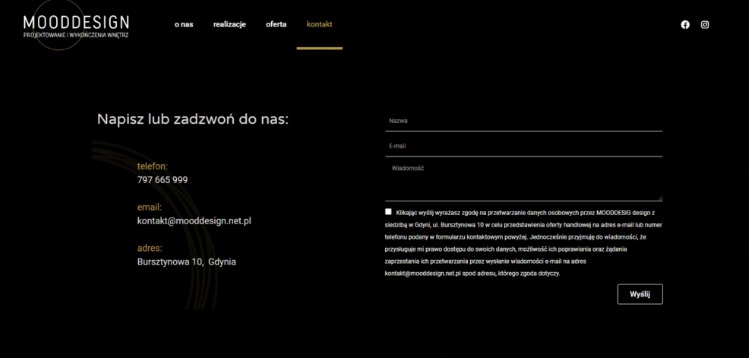 Strona internetowa z formularzem kontaktowym firmy Mooddesign, prezentująca adres, e-mail i numer telefonu, z minimalistycznym czarnym tłem i złotymi akcentami.