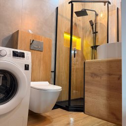 Sprzątanie po remoncie, obejmujące doczyszczanie zabrudzonych powierzchni podczas remontu