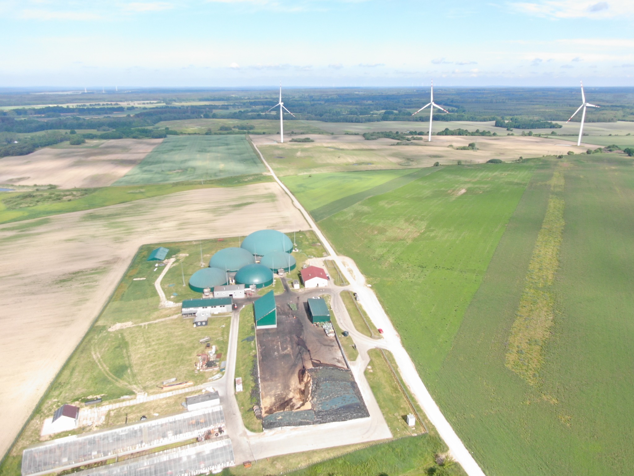 Biogazownia i farma wiatrowa w Grzmiącej.