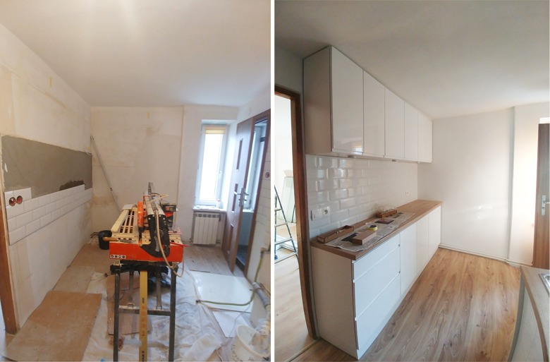 Dwa ujęcia tej samej kuchni: po lewej etap prac z częściowo ułożonymi białymi płytkami metra i przecinarką do płytek, po prawej - gotowa kuchnia z białymi szafkami, drewnianym blatem i płytkami metra.
