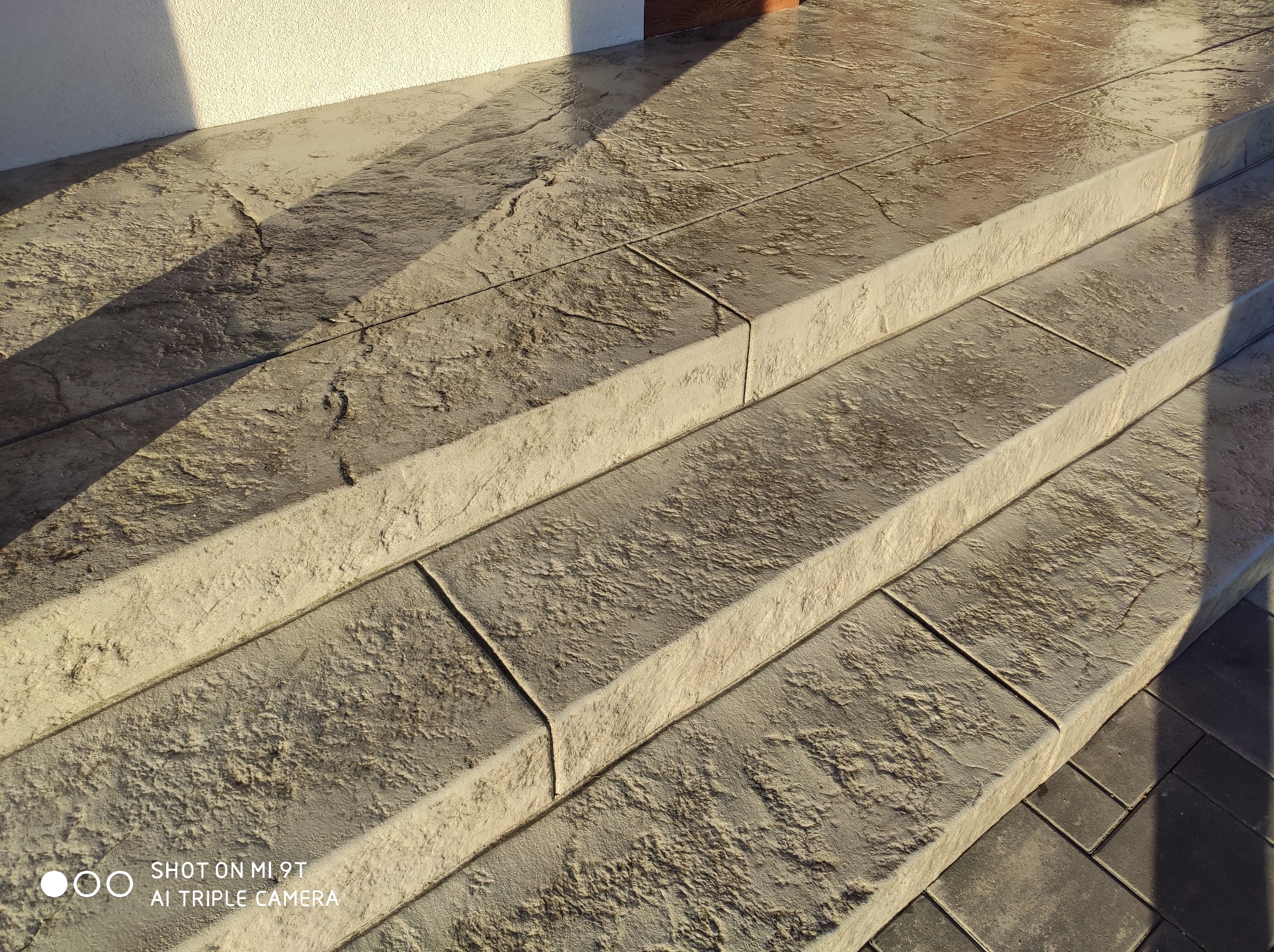 Beton cienkowarstwowy stemlowany