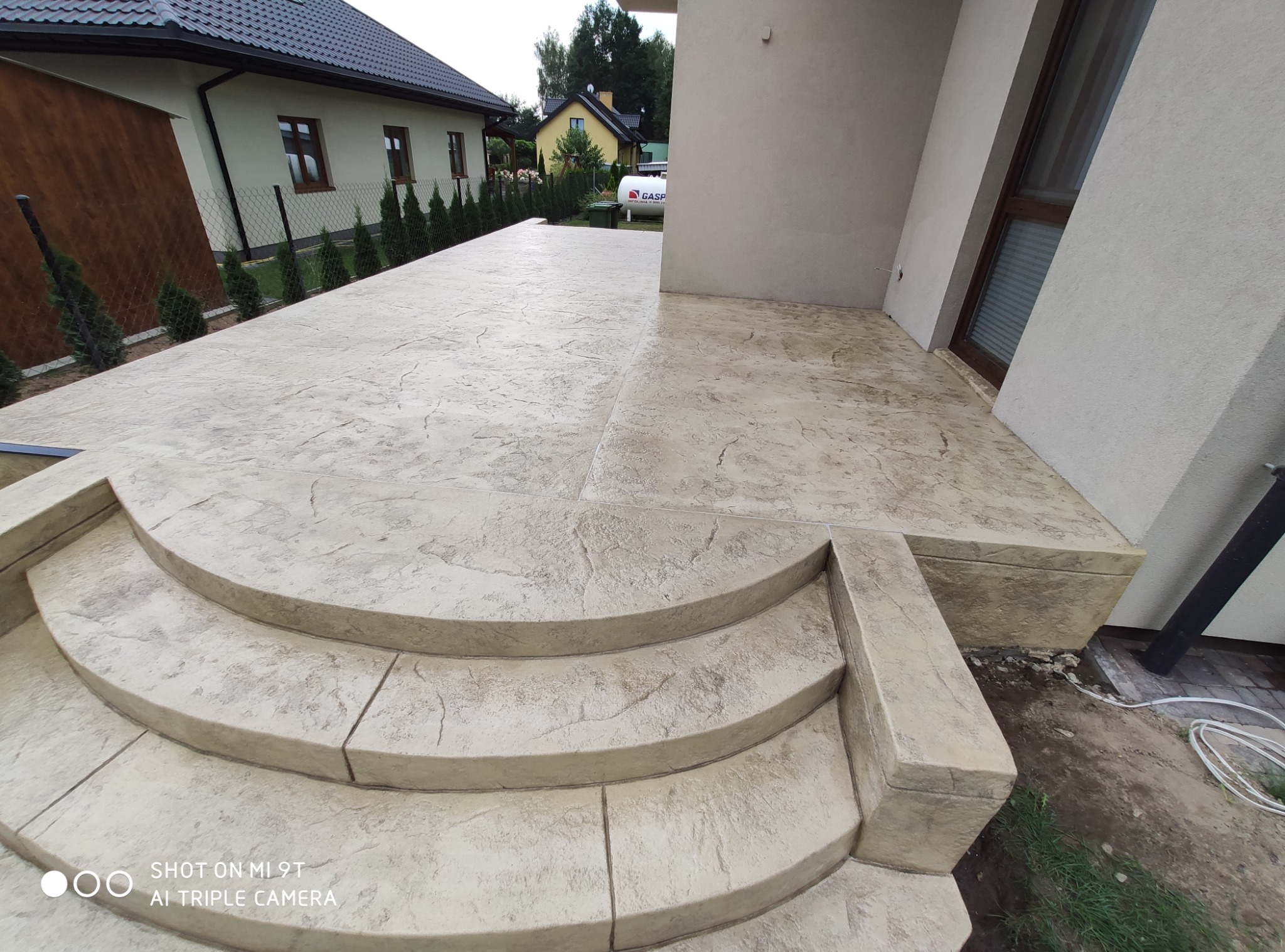 Beton stemplowany wzór skala, kolor brąz ecru