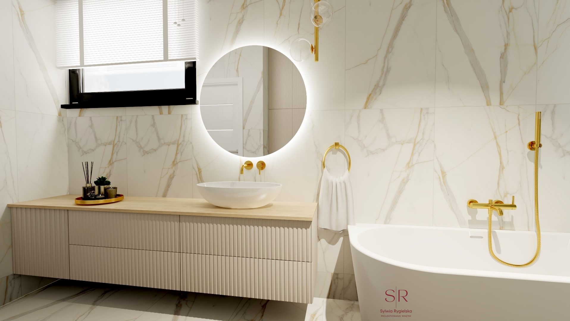Elegancka łazienka z białymi marmurowymi płytkami, okrągłym lustrem podświetlanym LED, drewnianą szafką pod umywalką z frezowanymi frontami, złotą armaturą i wolnostojącą wanną.