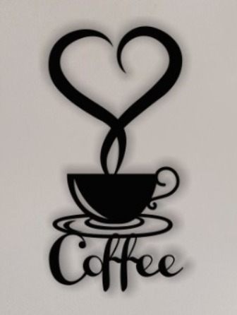 Czarna, metalowa dekoracja ścienna przedstawiająca filiżankę kawy z parującym napojem uformowanym w kształt serca, z napisem 'Coffee' poniżej.