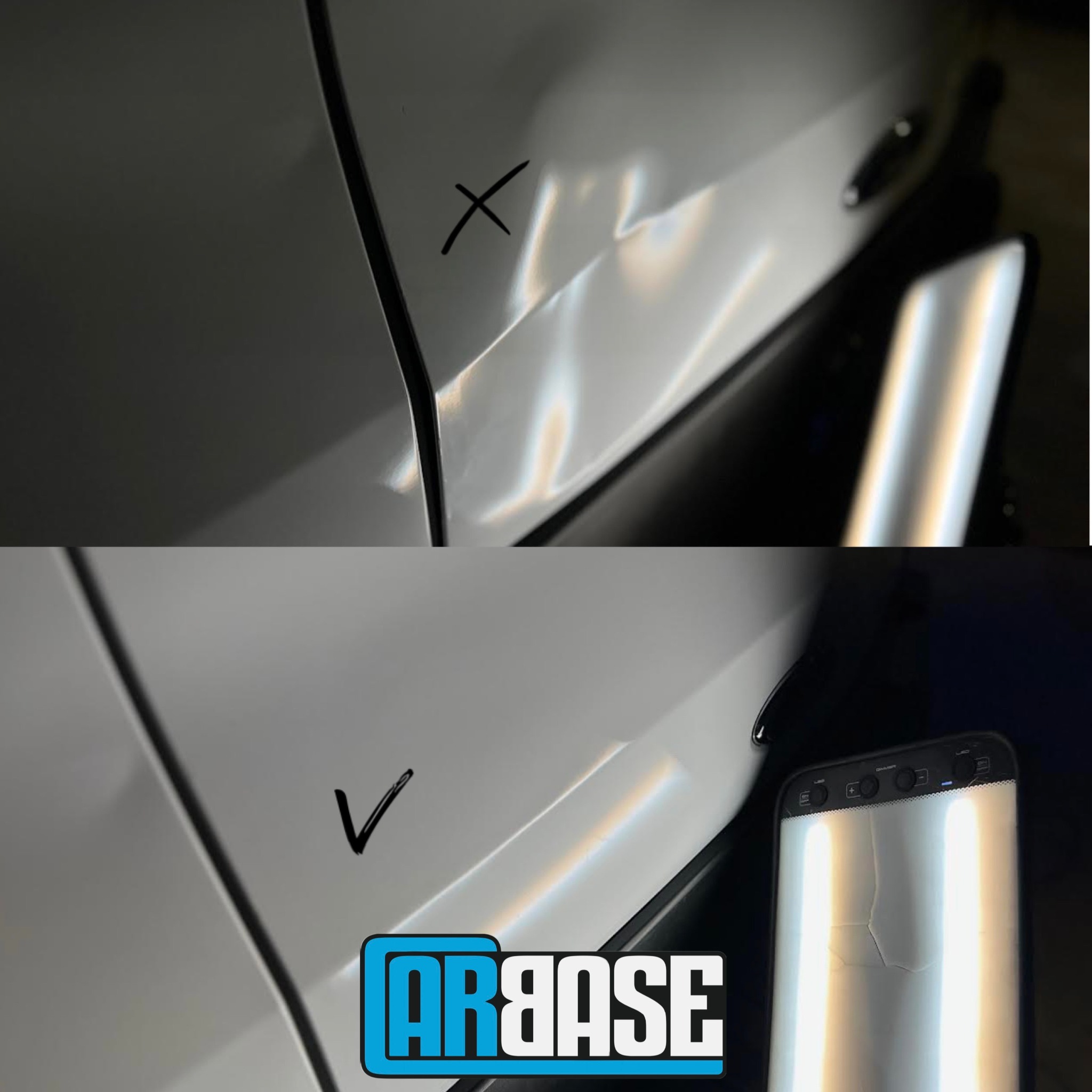 Naprawa wgniecenia na drzwiach samochodu: góra - zaznaczone 'X', dół - zaznaczone 'V' po naprawie, widoczny odblask lampy warsztatowej i logo firmy Carbase.