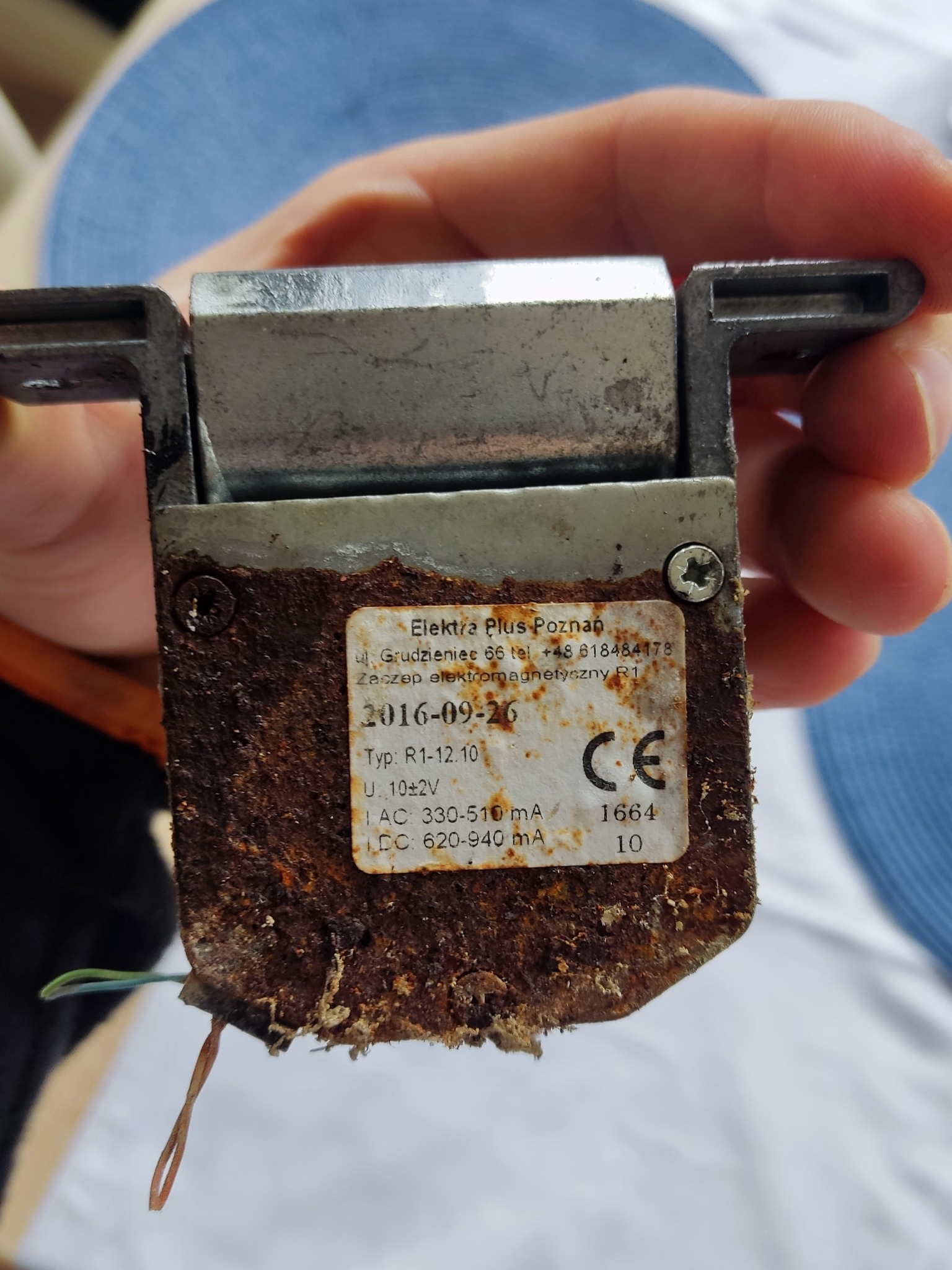 Wymiana uszkodzonego elektrozaczepu w furtce