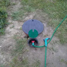 Studnia ogrodowa z obudową