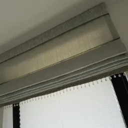 stora rzymska z dekoracyjną taśmą z kryształkami