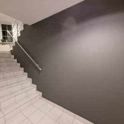 Malowanie klatki schodowej.