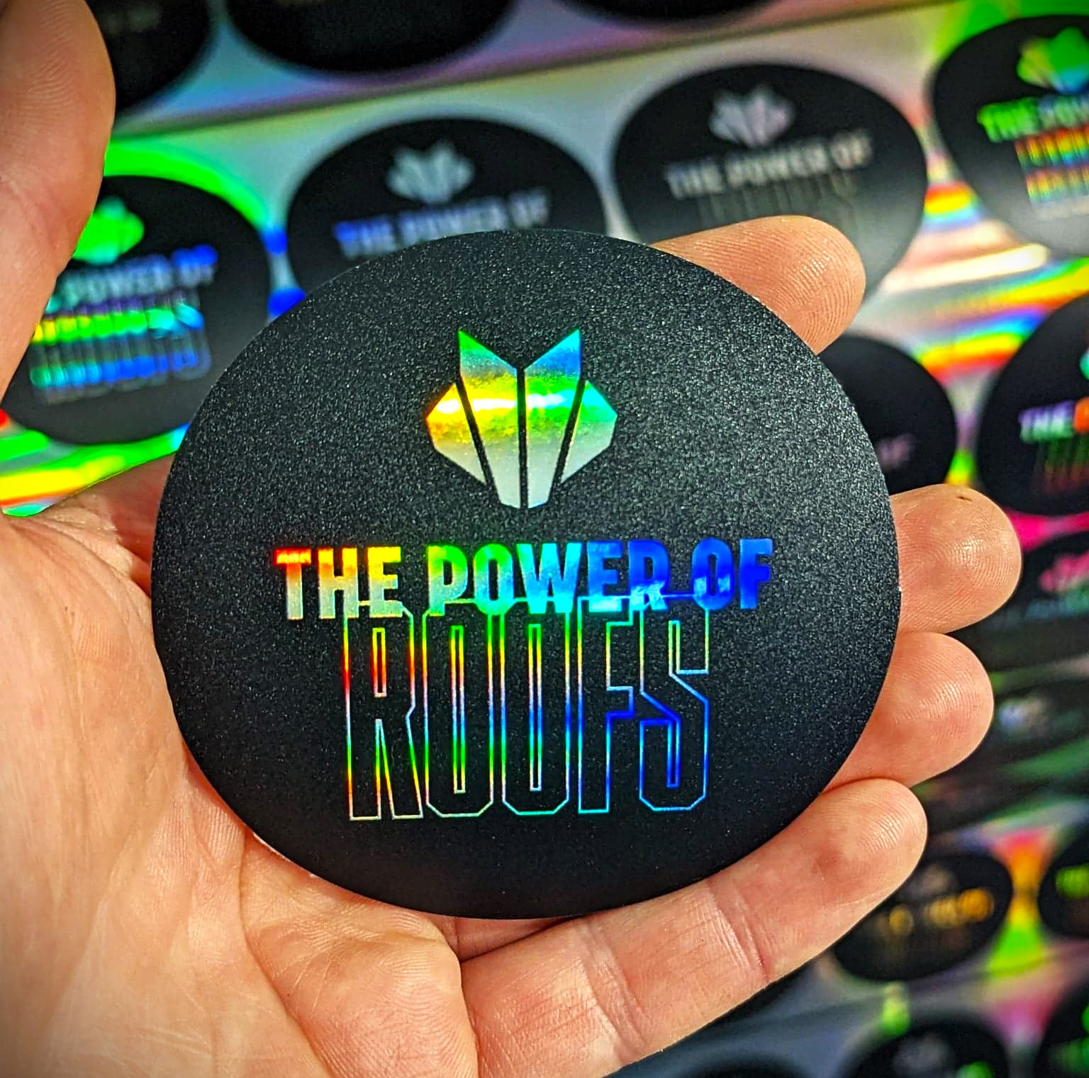 Naklejki holograficzne jako gadżet reklamowy dla firm oraz artystów.