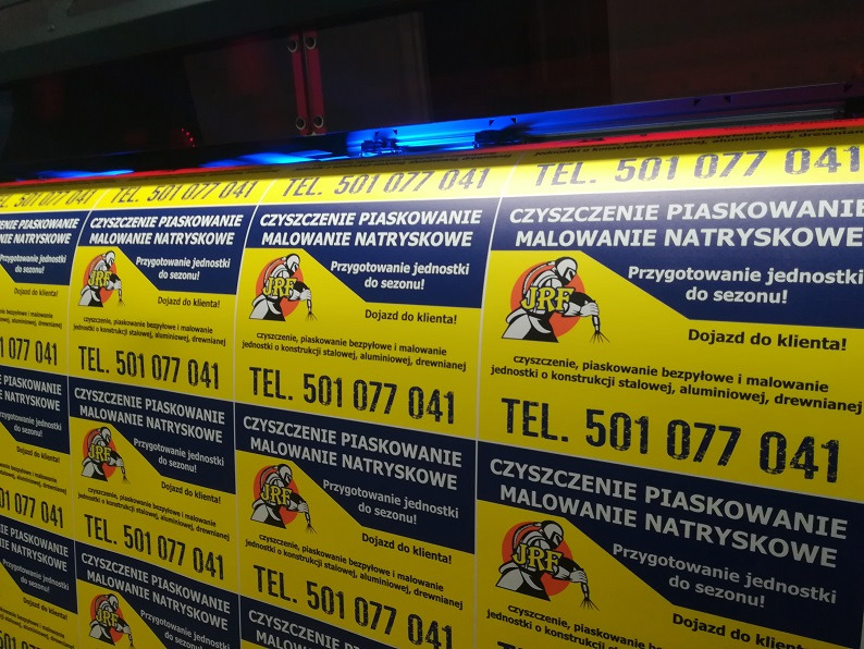 Naklejki reklamowe, na mocnej folii. Gwarancja wysokiej wytrzymałości na czynniki atmosferyczne.