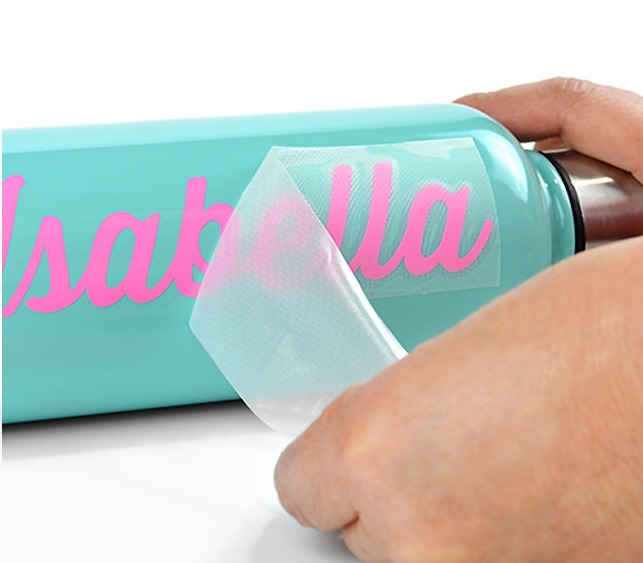 Naklejki transferowe, wycinane ploterowo z folii winylowej. Naklejki dostępne w wielu kolorach.