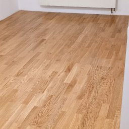 Intra Floor - montaż i naprawa podłóg - Klepka lakierowana pióro-wpust na klej