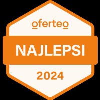 Pomarańczowa odznaka Oferteo 'Najlepsi 2024' w kształcie sześcioboku z zaokrąglonymi rogami, umieszczona na czarnym tle.