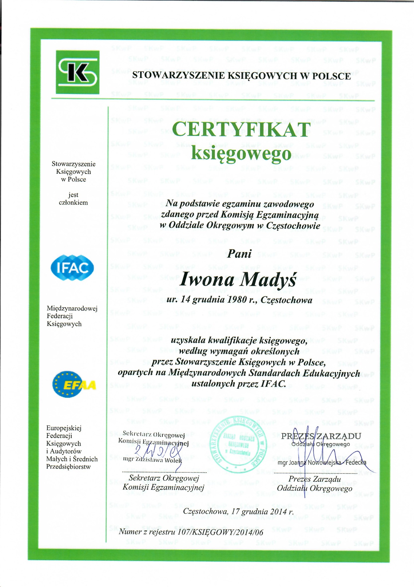 Skan certyfikatu księgowego wydanego przez Stowarzyszenie Księgowych w Polsce, potwierdzający kwalifikacje Iwony Madyś, z pieczęciami i podpisami, datowany na 17 grudnia 2014 r.