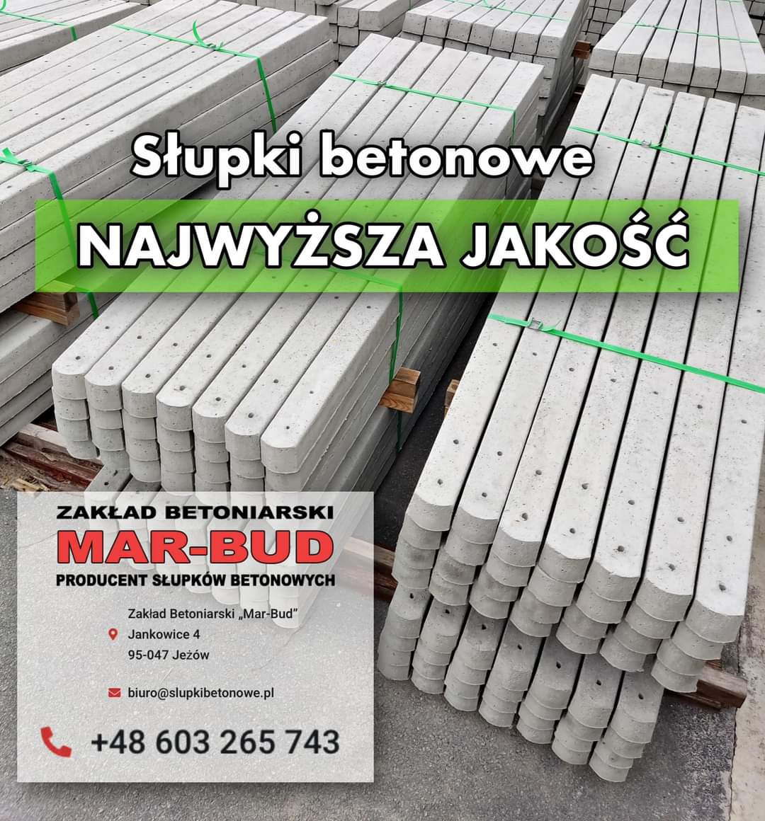 Stosy betonowych słupków ogrodzeniowych, spięte zielonymi taśmami, z widocznym logo producenta i napisem 'Słupki betonowe NAJWYŻSZA JAKOŚĆ'.