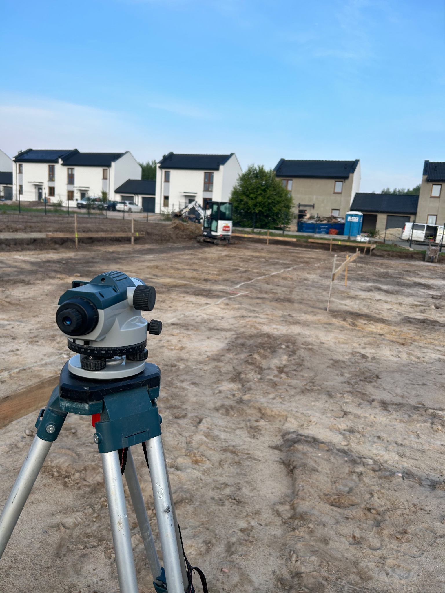 Obsługa niwelatora od pierwszego dnia na budowie