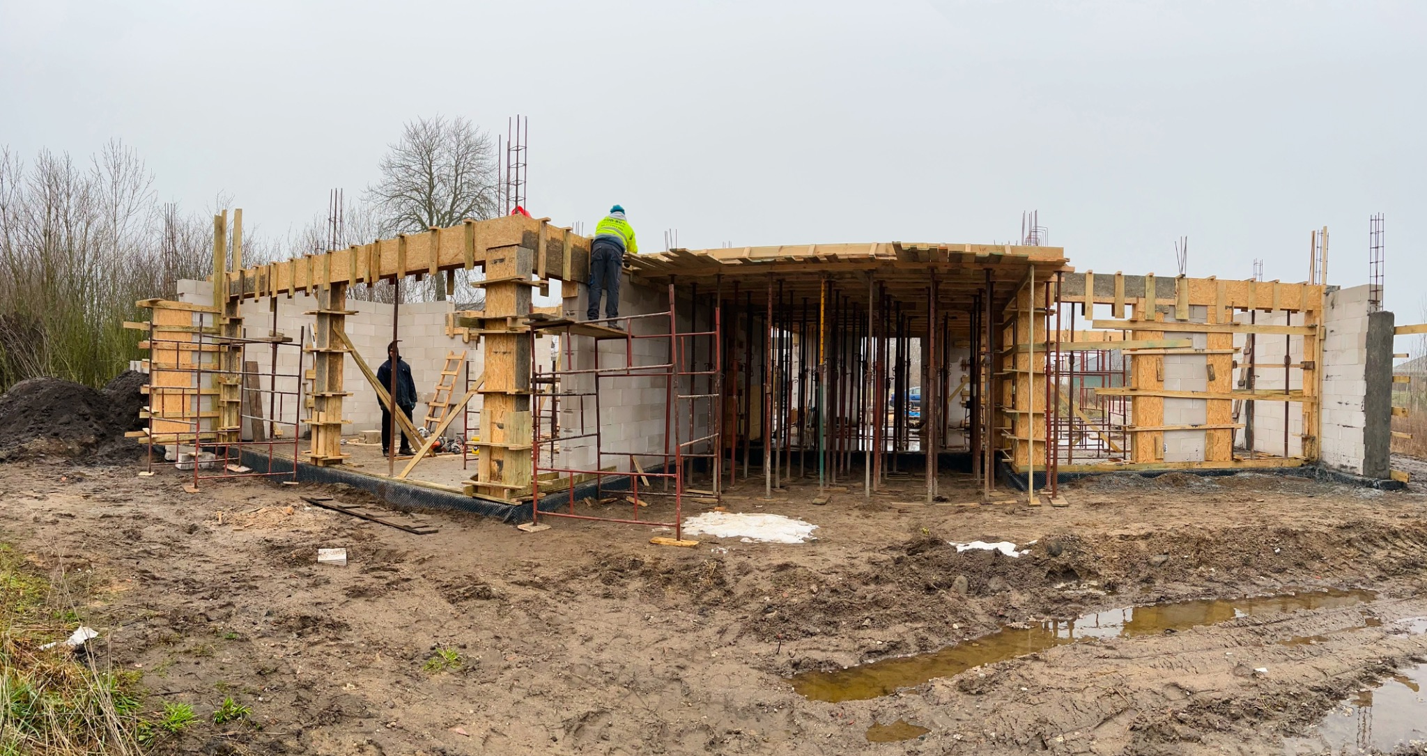 Szalowanie-zbrojenie-betonowanie