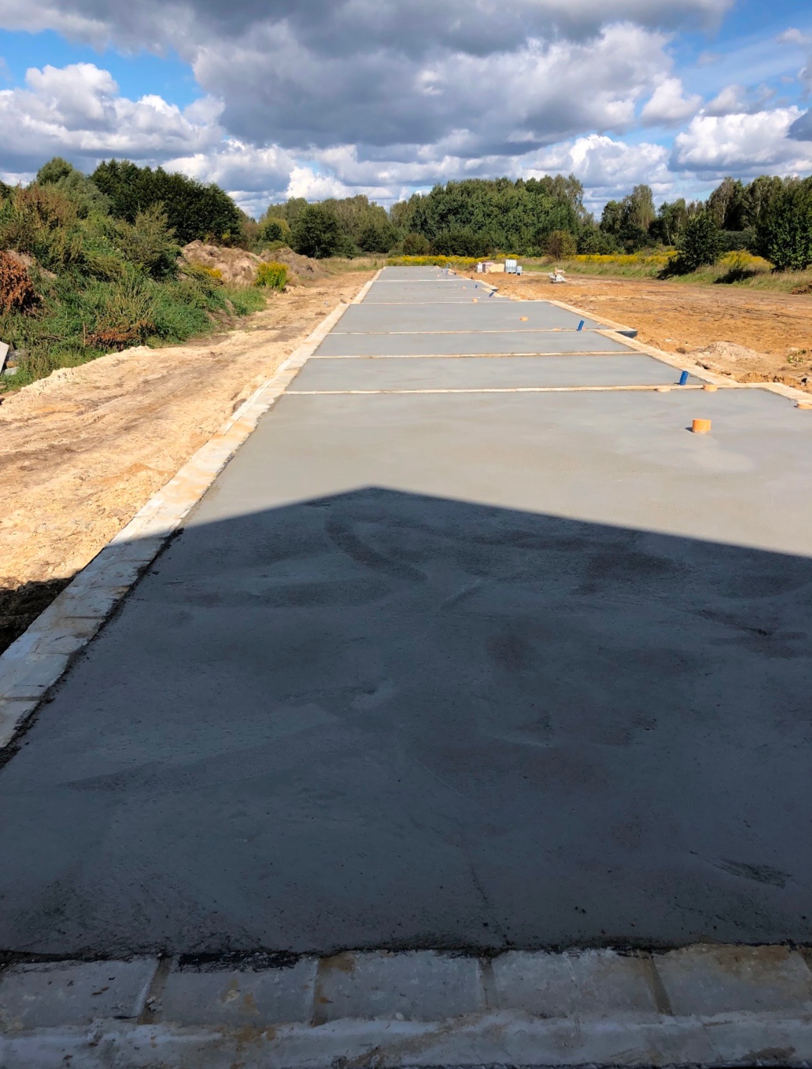 Poziom zero już gotowe Ławy tradycyjne plus ściany z bloczka betonowego.