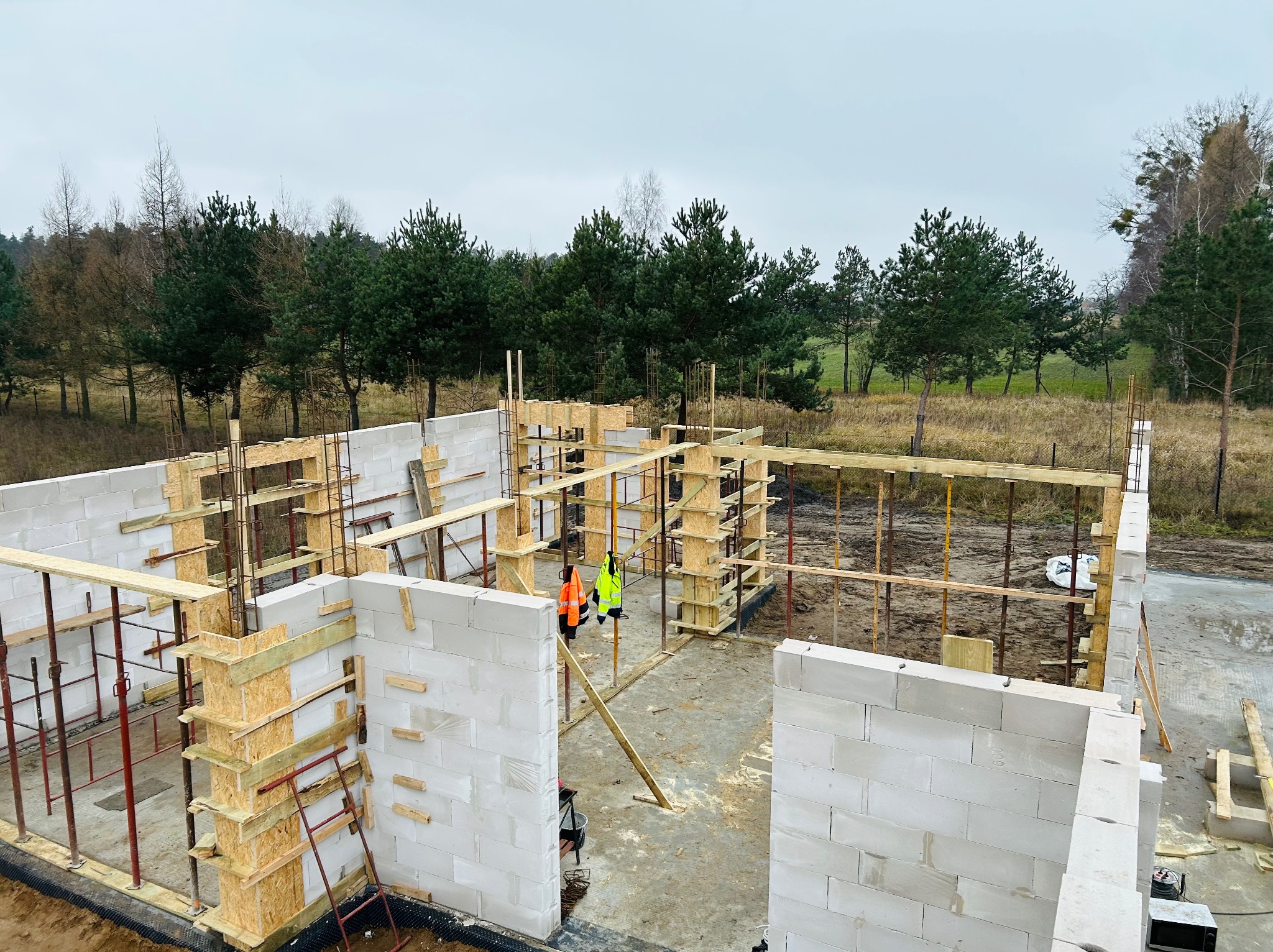 In progress. Szalowanie to pracochłonne zajęcie, ale bardzo istotne podczas dudowy waszych wymarzonych domów.