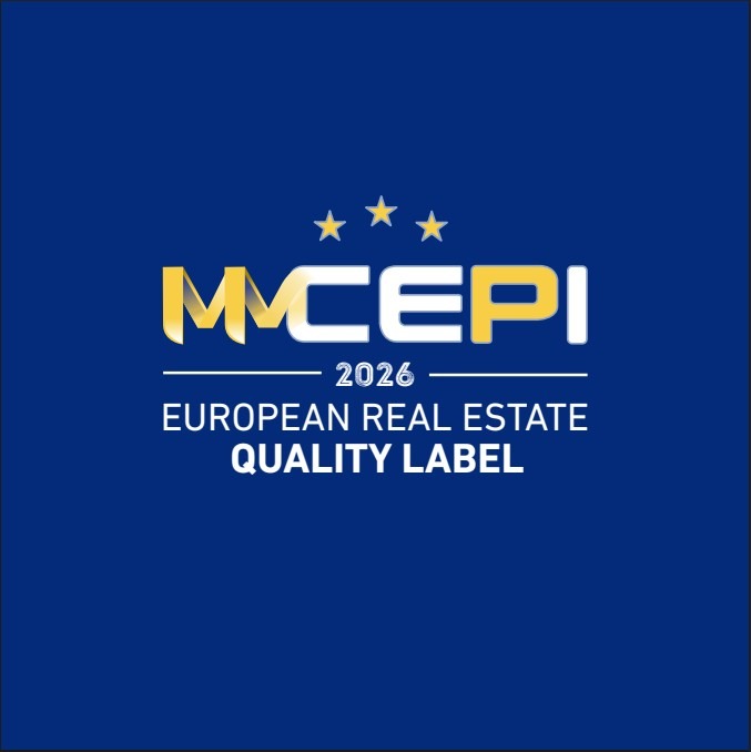 Logo MMCEPI 2026: European Real Estate Quality Label na granatowym tle, z trzema złotymi gwiazdami u góry. Symbol jakości w branży nieruchomości.