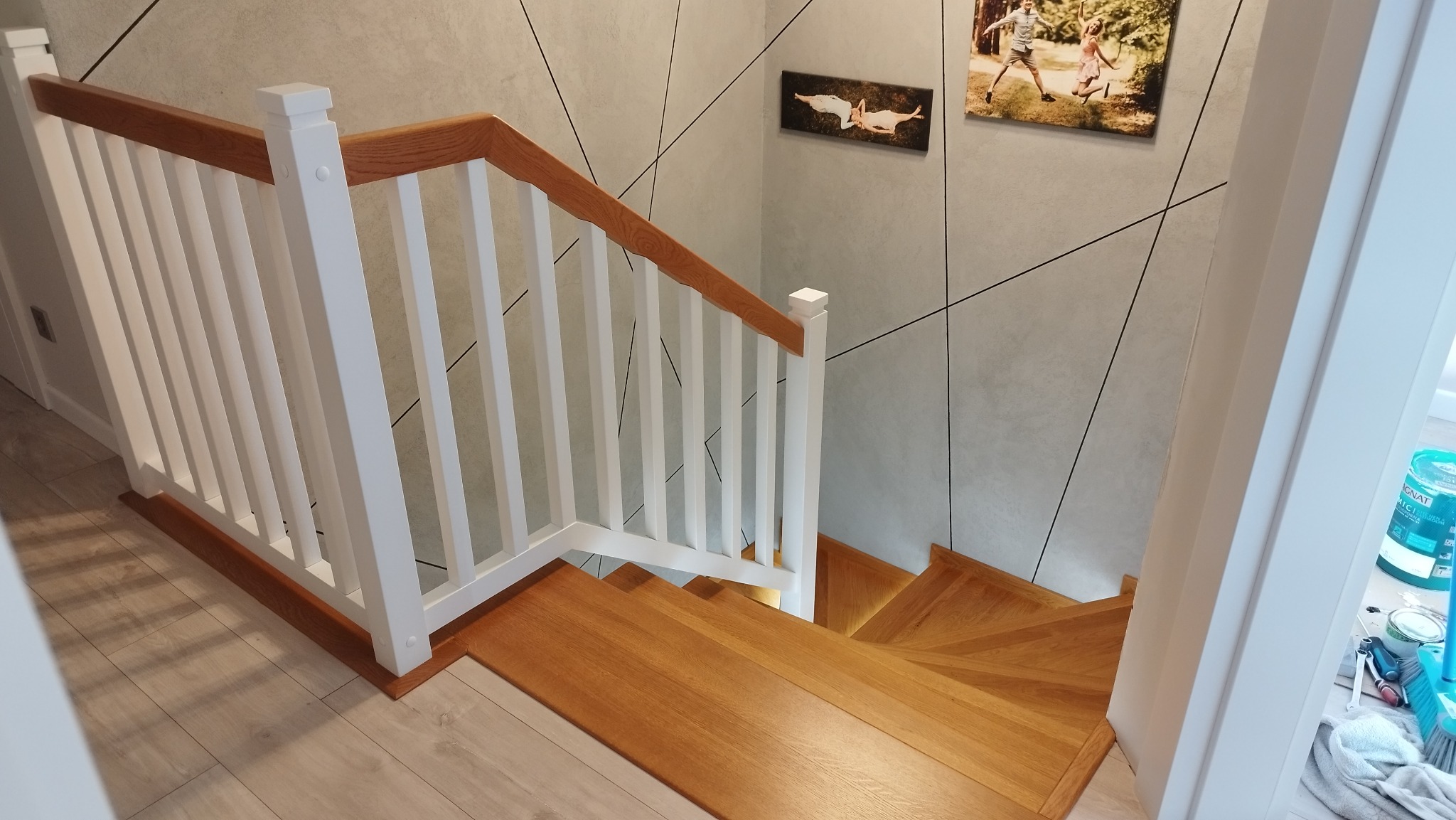 schody barwione Dąb + balustrada w stylu klasycznym