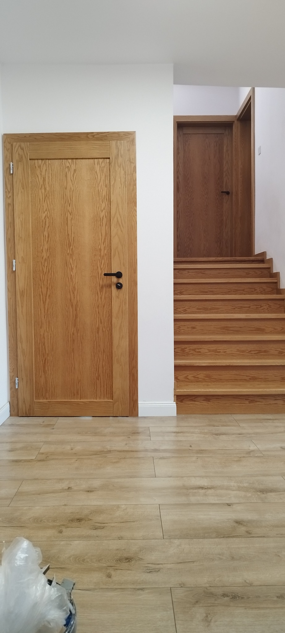 drzwi i schody barwiony jesion